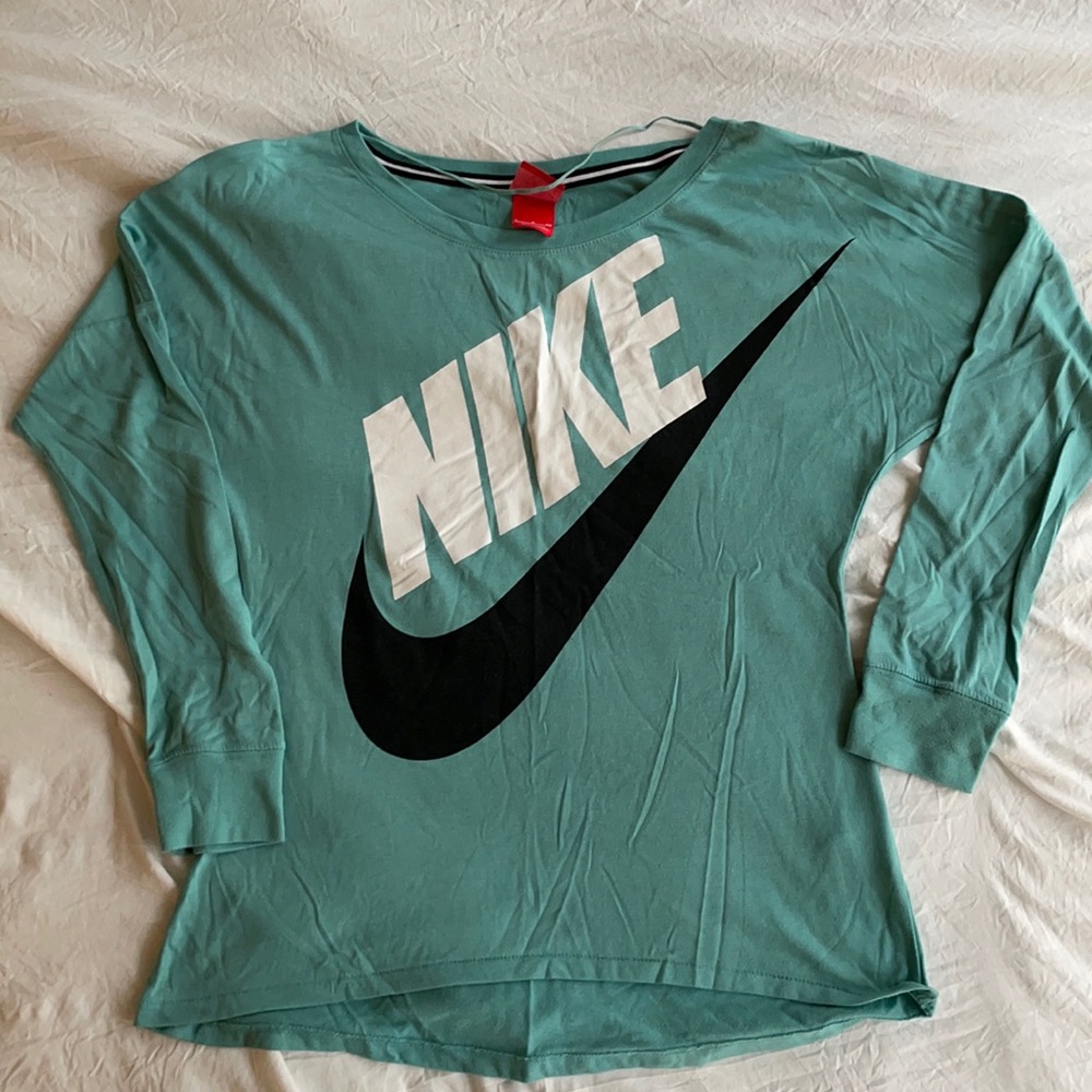 Nike 3/4 sleeve top